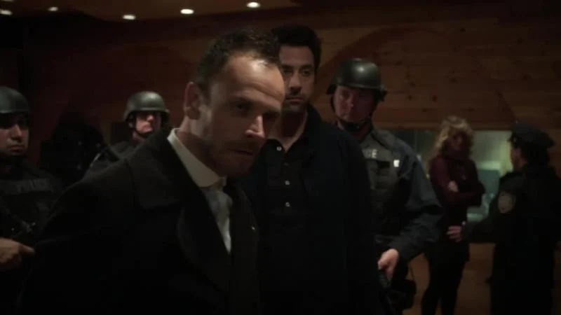 Кадры из сериала Элементарно (2012)